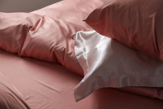 The Surprising Benefits of Silk Pillowcases